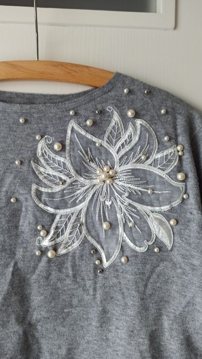 Sweter szary z koralikami rozmiar S/M