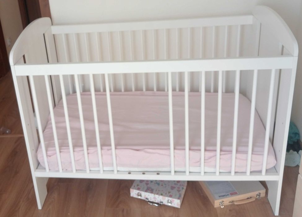 Łóżeczko białe dziecięce wymiar 120x60 z materacem