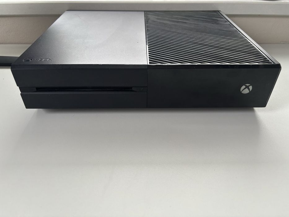 Xbox One 1 TB  stan idealny