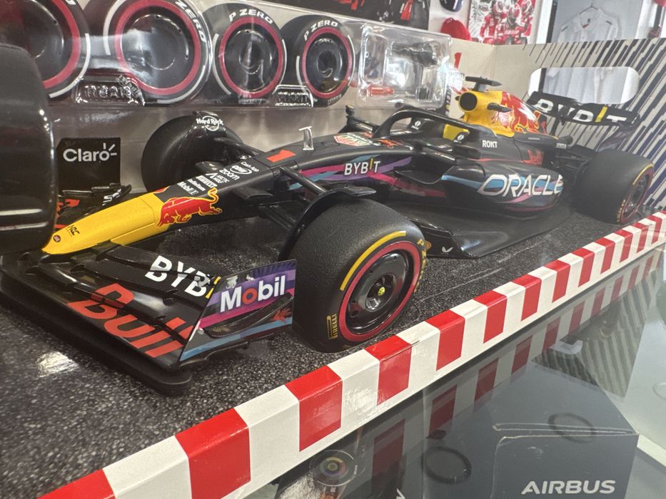 F1 Red Bull RB19 telecomandado. Escala 1:10