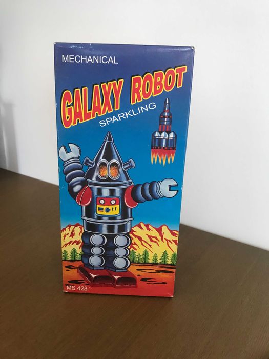 Robot de corda em metal