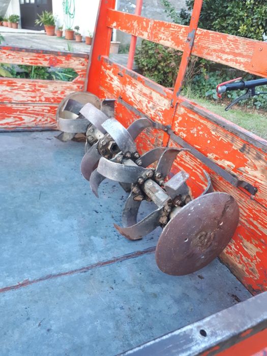 Motoenxada Lombardini 12 cv 4x4, reboque c/ tração e freze