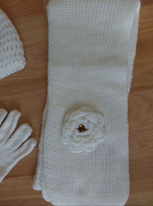 Komplet zimowy (czapka, szal i rekawiczki)