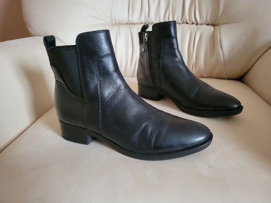 Жіночі шкіряні черевики Geox