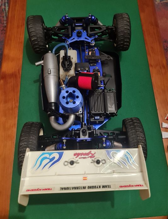 R/C Kyosho Inferno, 4WD escla 1:8