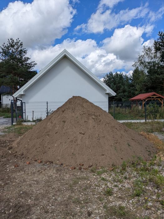 Oddam ziemię z wykopu fundamentów