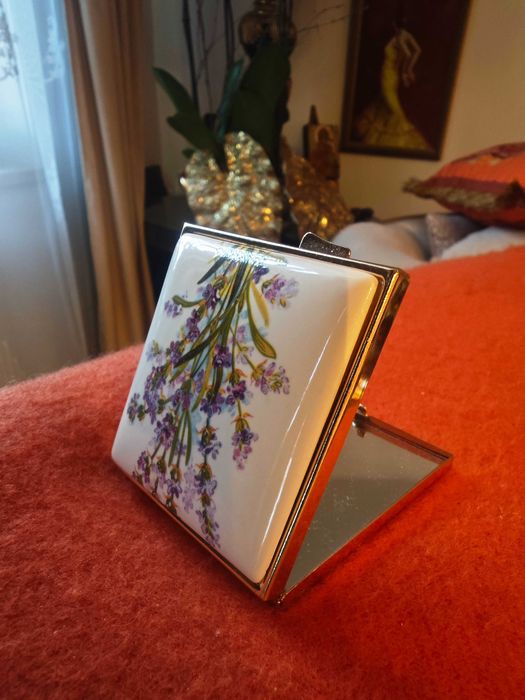 kompaktowe lusterko do makijazu z porcelanowym wieczkiem kwiat lawendy