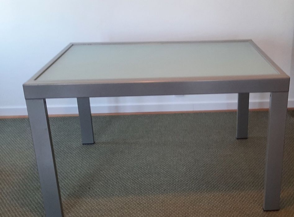 Mesa de jantar de vidro