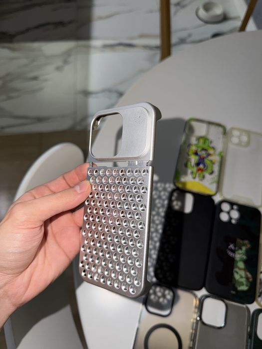 чехол 15 pro , почти новый