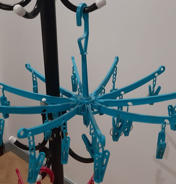 Wiszące suszarki na pranie z klipsami,