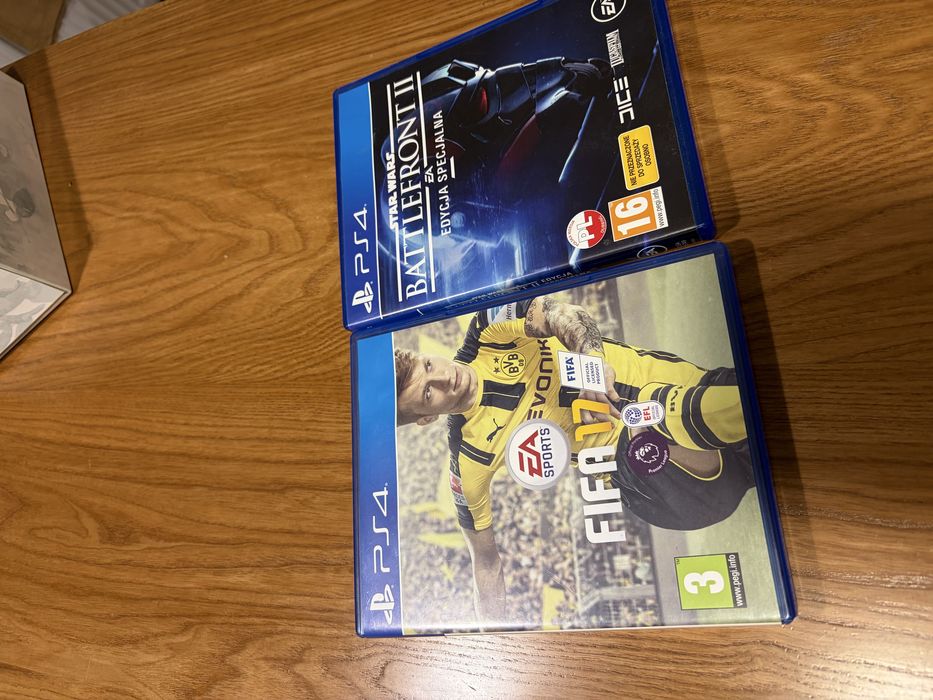 ps4 slim 1tb + 2 controllers