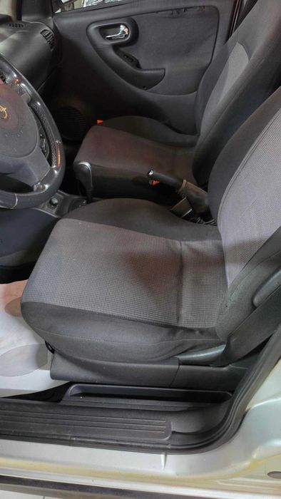 Opel Corsa C 1.2i Automático - 4 pneus novos e manuntenções em dia
