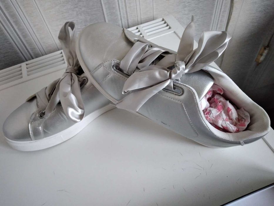 Женские кроссы р.39