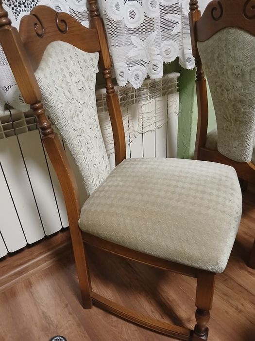 stół plus 6 krzeseł