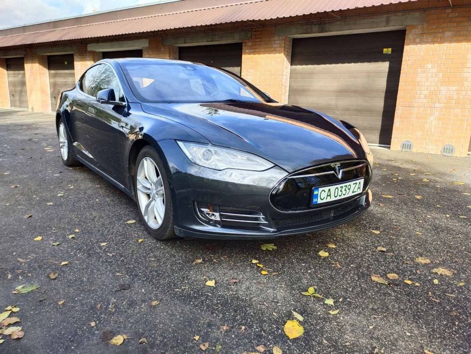 Tesla model s 85d