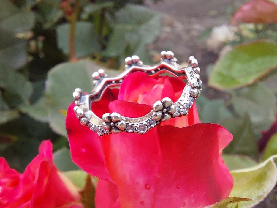 Каблучка  "квіткова корона "від Pandora