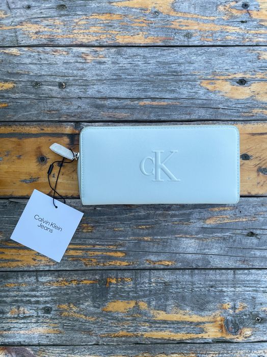 Новый кошелек calvin klein (ck sculpted impresion zip wallet)с америки