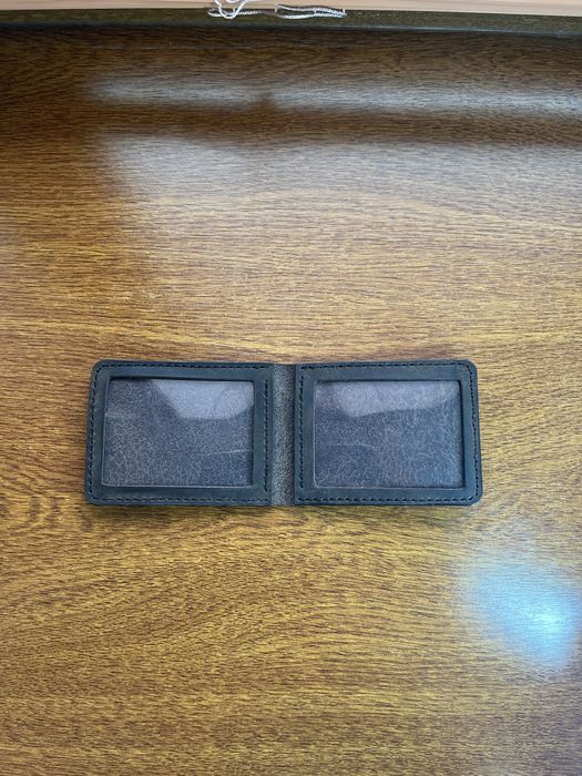 Обкладинка для документів із шкіри