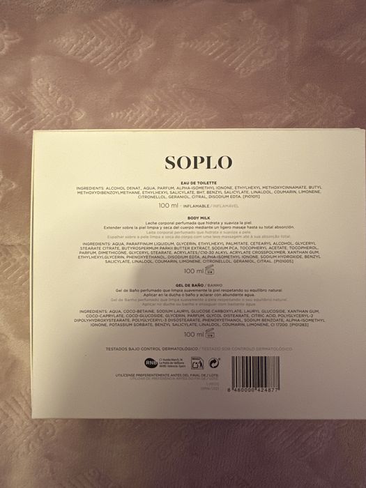 Conjunto de perfume, gel de banho e creme de corpo