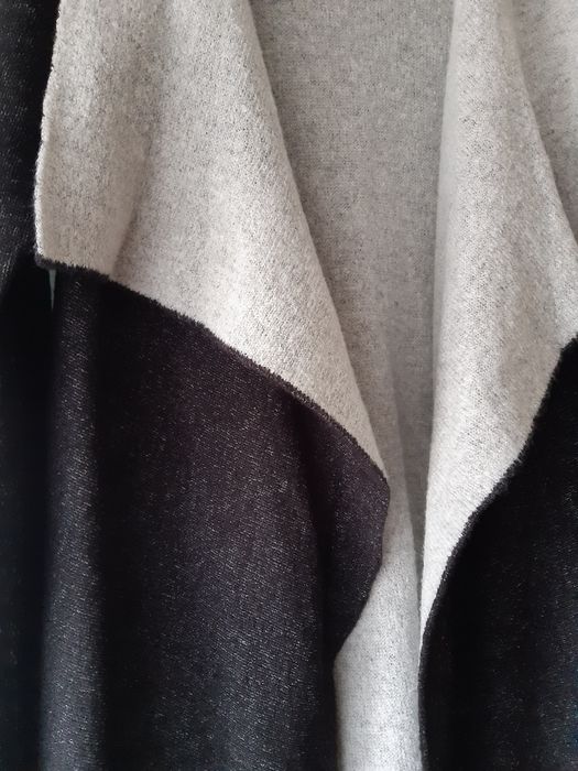 Kardigan bershka stylowy narzutka płaszcz