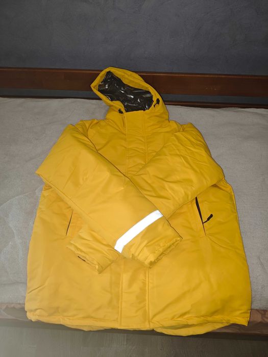 Продаю новую зимнюю куртку Glovo