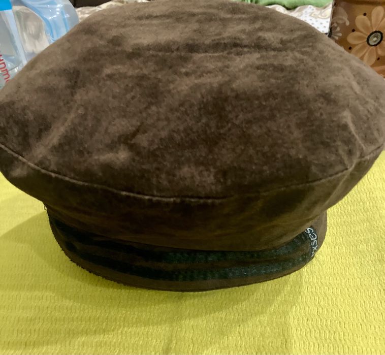 Берет женский из натуральной замши на подкладке.