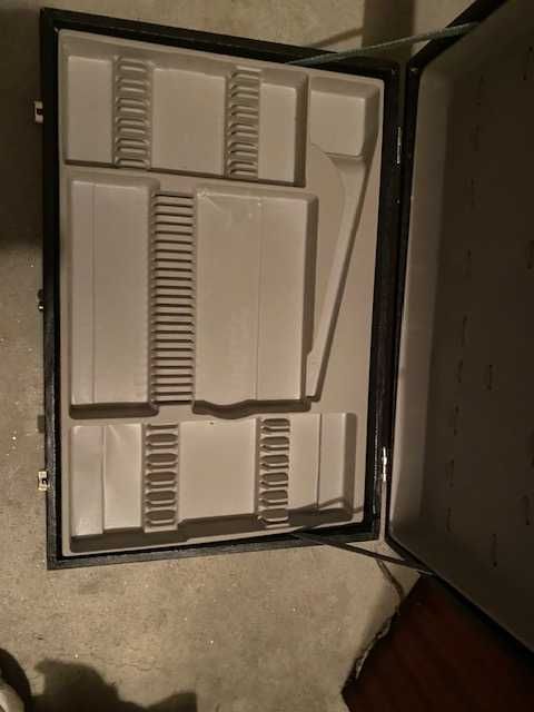 Caixa vazia para colocar talheres