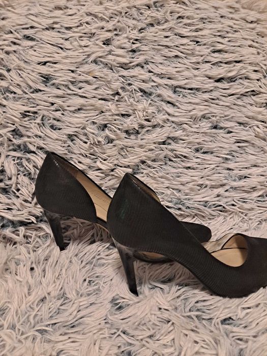 czarne szpilki zgrabne