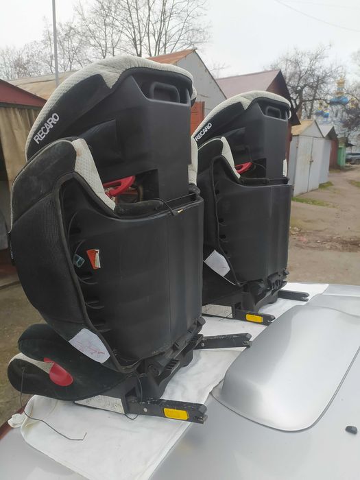 Автокрісла дитячі Recaro.б/в 5000 грн/пара