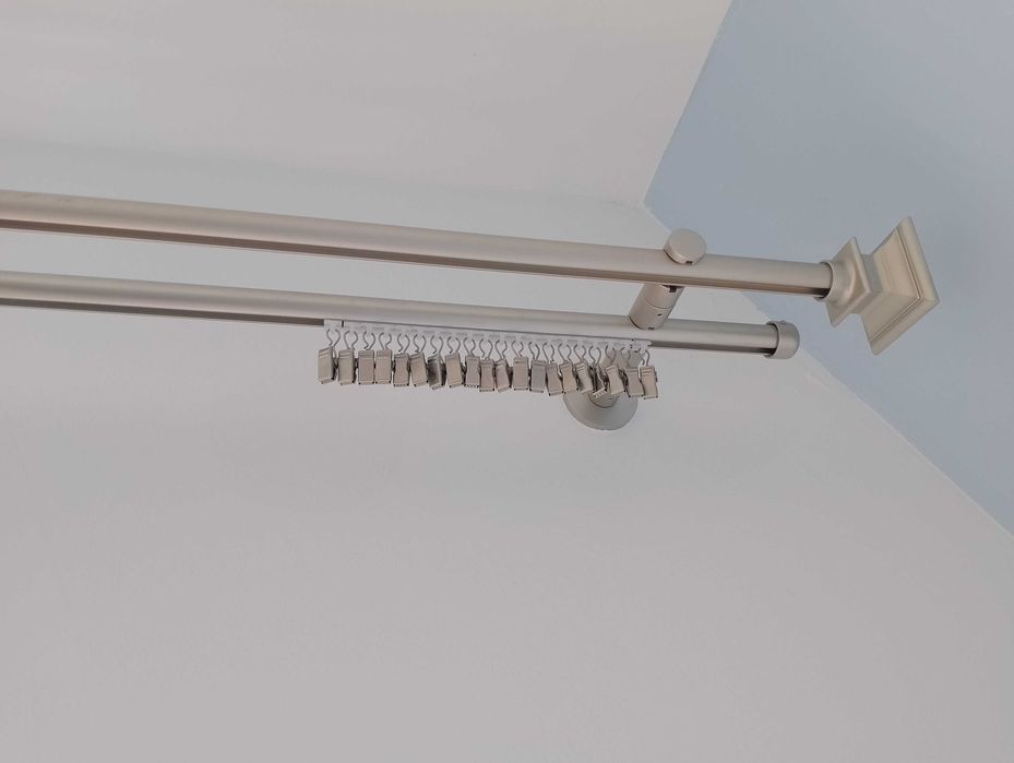 Karnisz 240cm srebrny