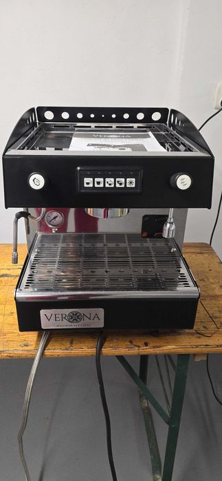 Ekspres do kawy kolbowy Verona Romeo 1-grupowy czarny automatyczny