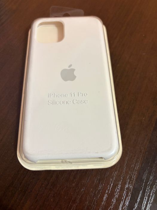 Білий силіконовий чохол Apple Silicone Case для iPhone 11 Pro.