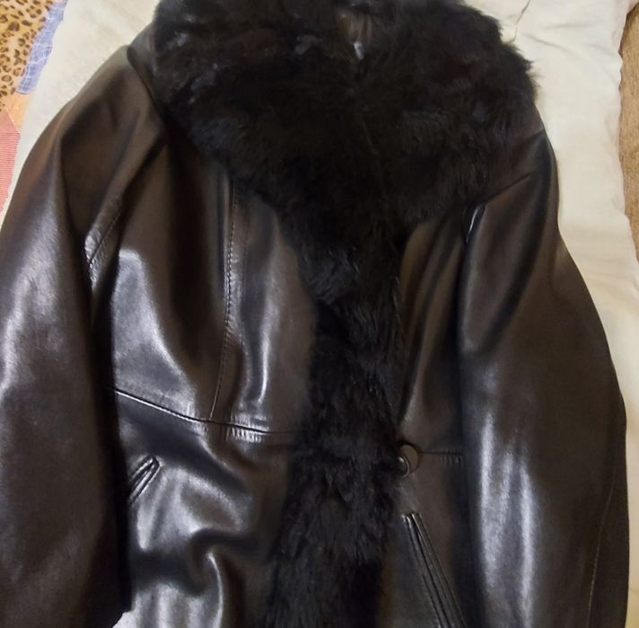 Шкіряний плащ жіночий