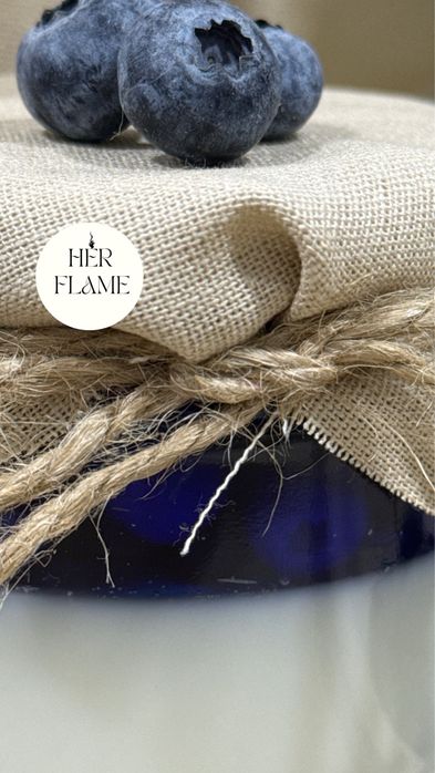 Свічка ручної роботи Blueberry panna cotta