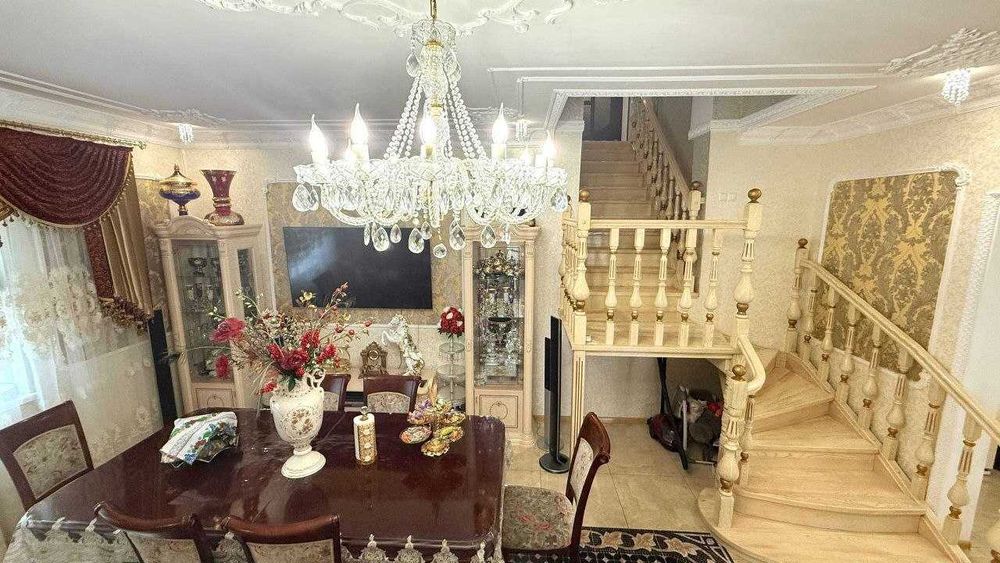 Оренда. Шикарний будинок з доглянутою ділянкою. 5 кімнат, 150 квадратів. Затишний район