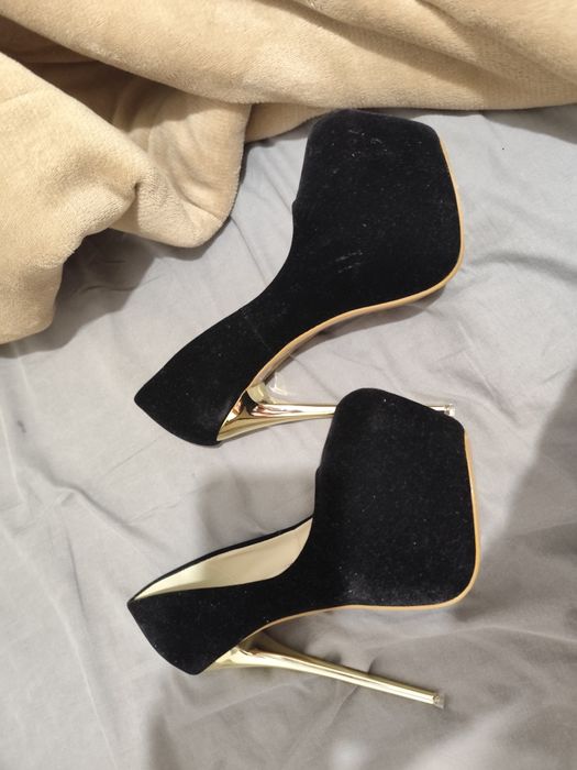 Sapatos de salto alto