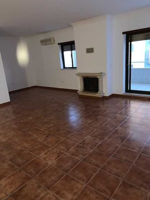 Duplex T4 para arrendamento em Santarém