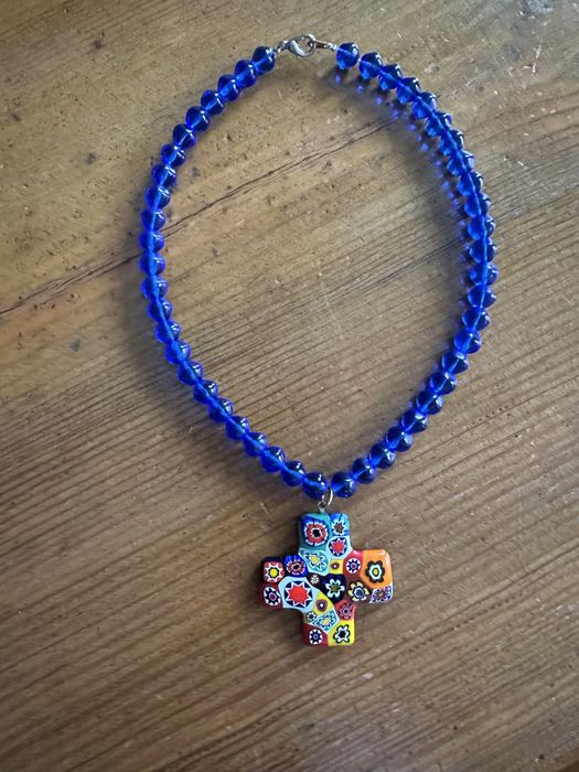 Colar em vidro com cruz em vidro Murano