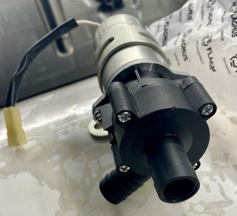 Продам насос отопителя дополнительный 12в 18мм