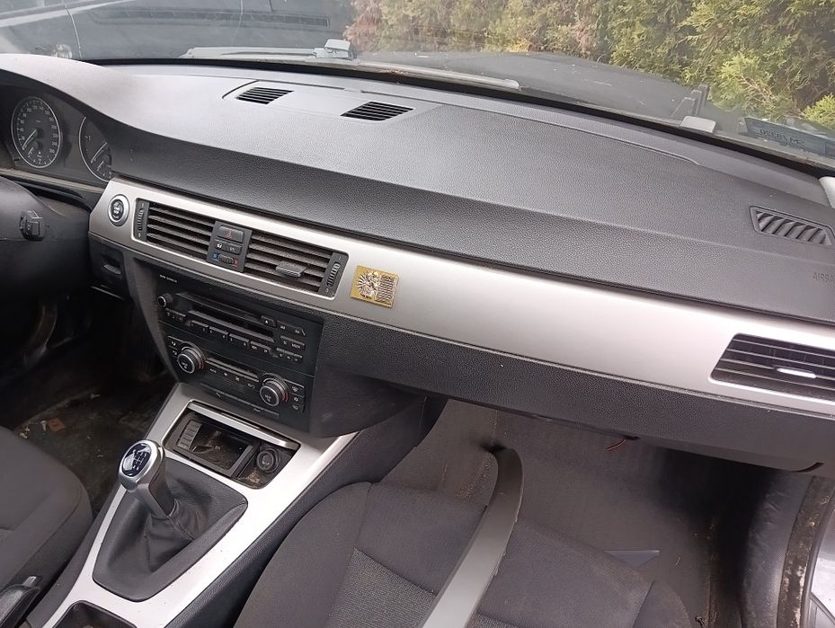 Deska rozdzielcza BMW E90 E91 E92 E93 czarna decha poduszka konsola