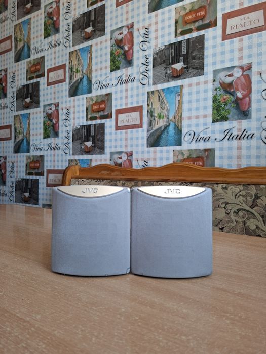 Компактная акустика JVC SP-XA30,6 Ом,35 Вт,рабочее состояние!