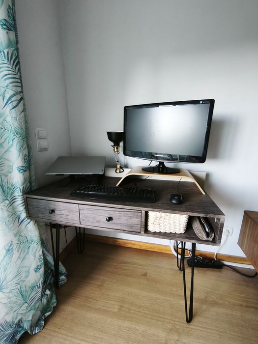 Desk with 2 Drawers