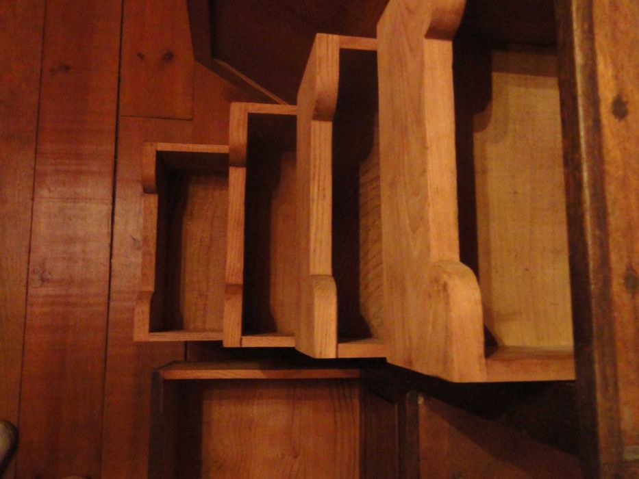 Móvel antigo, ótimo estado.