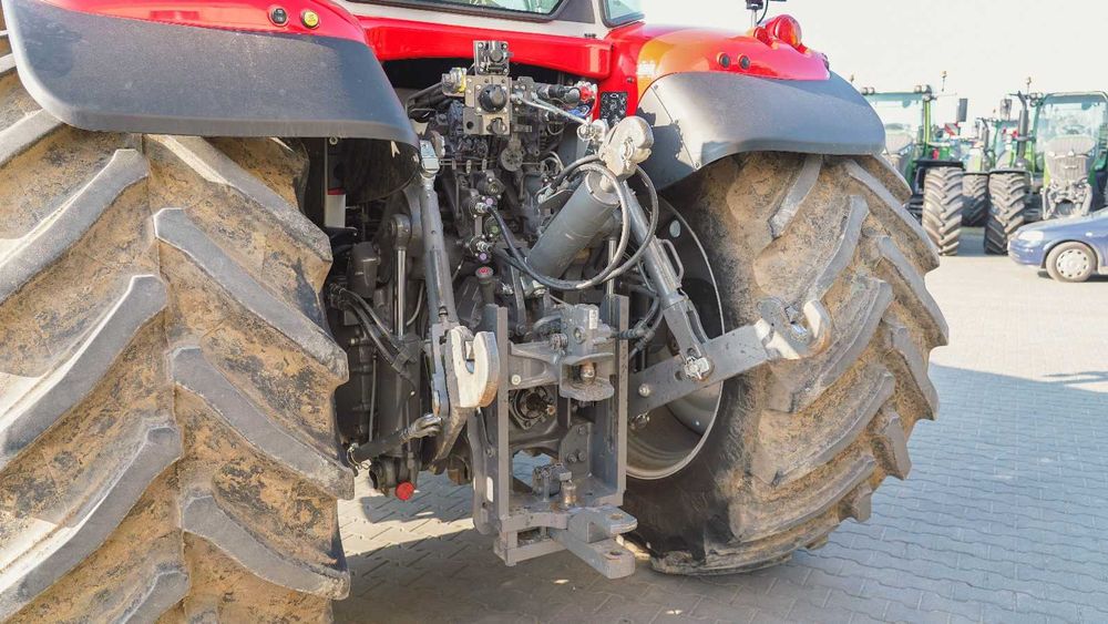 Ciągnik Massey Ferguson 7 S210