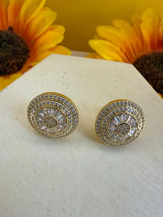 Brinco pizza folheado a ouro,  com zircoia,semijoia de qualidade.