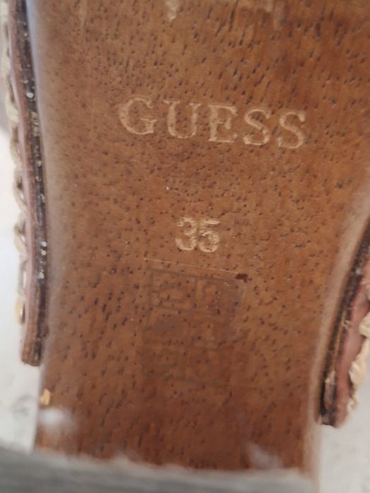 Socas/mules da Guess