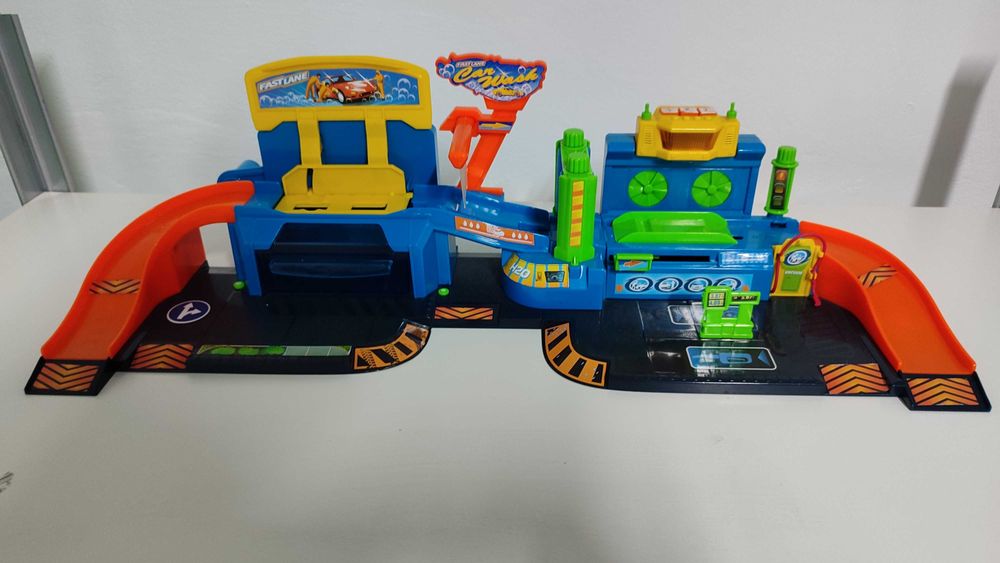 Lavagens de carros Fast Lane + Burago