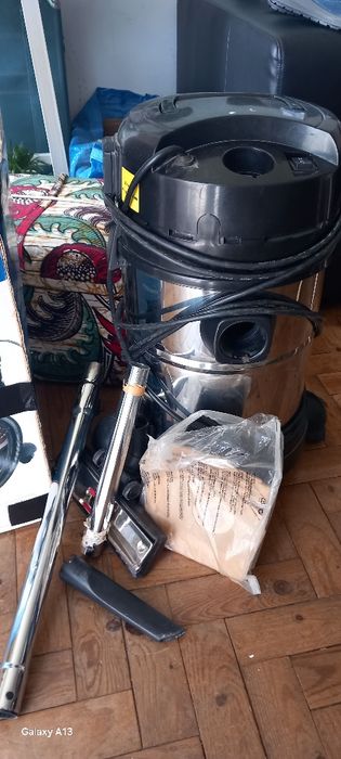 Aspirador de superfícies