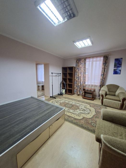 Продаж двокімнатної квартири,півособняк