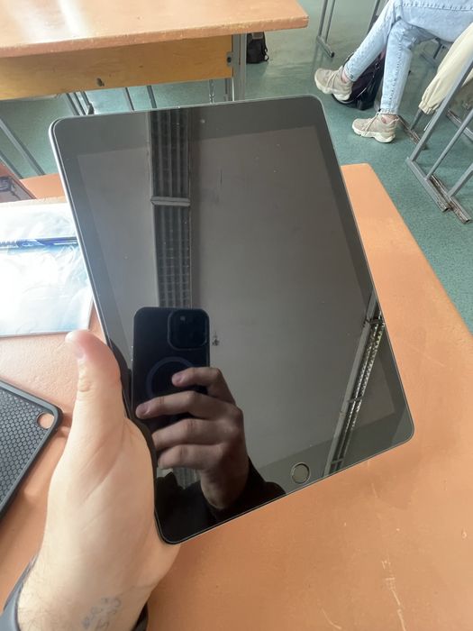 Продам iPad 6th 128gb